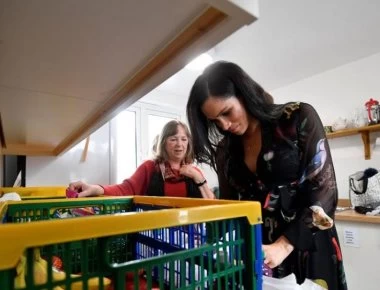 «Είσαι ξεχωριστή»: Τα μηνύματα εμψύχωσης της Μέγκαν σε εργάτριες του έρωτα πάνω σε μπανάνες! (φώτο-βίντεο)